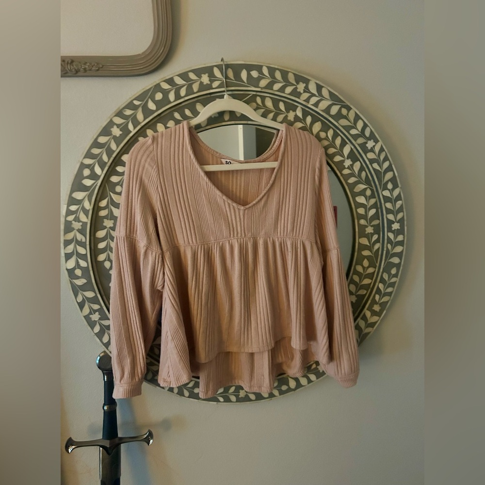 SO XS flowy bohemian top.